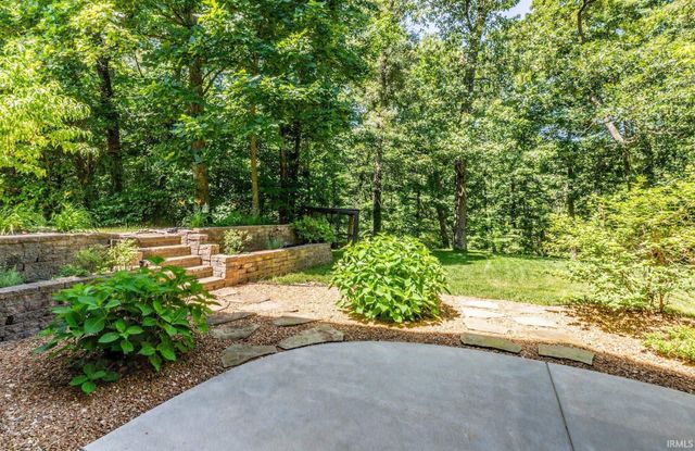 10689 S Oak Ridge Estate, Haubstadt, IN 47639