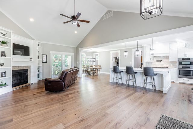 10689 S Oak Ridge Estate, Haubstadt, IN 47639
