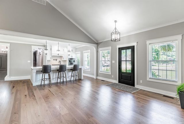 10689 S Oak Ridge Estate, Haubstadt, IN 47639
