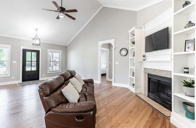 10689 S Oak Ridge Estate, Haubstadt, IN 47639