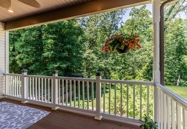 10689 S Oak Ridge Estate, Haubstadt, IN 47639