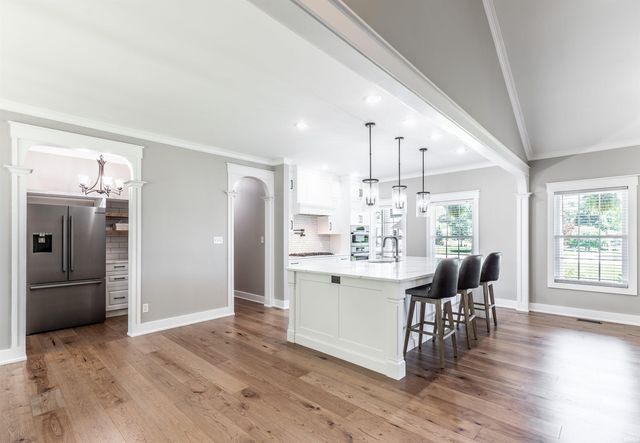 10689 S Oak Ridge Estate, Haubstadt, IN 47639
