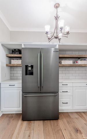 10689 S Oak Ridge Estate, Haubstadt, IN 47639
