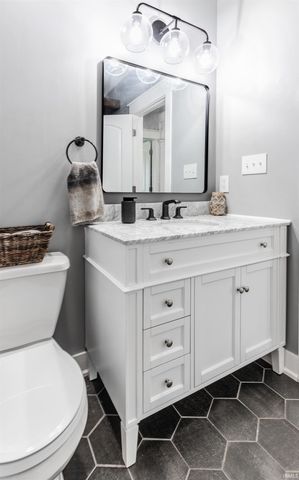 10689 S Oak Ridge Estate, Haubstadt, IN 47639