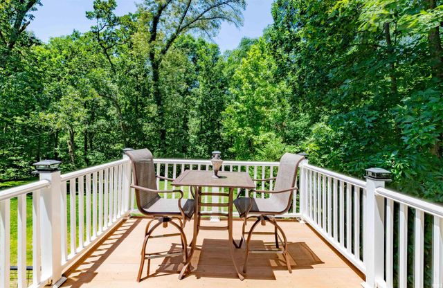 10689 S Oak Ridge Estate, Haubstadt, IN 47639
