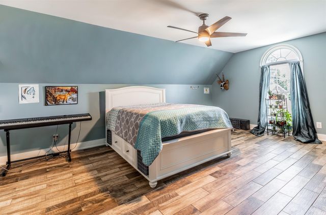 10689 S Oak Ridge Estate, Haubstadt, IN 47639
