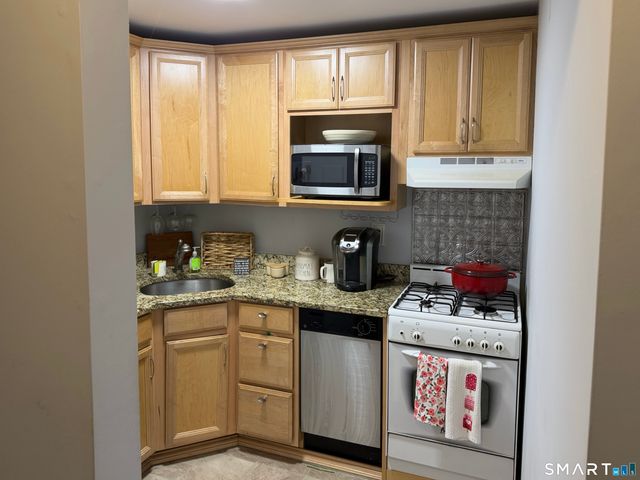 1 Peck Avenue 6, West Haven, CT 06516