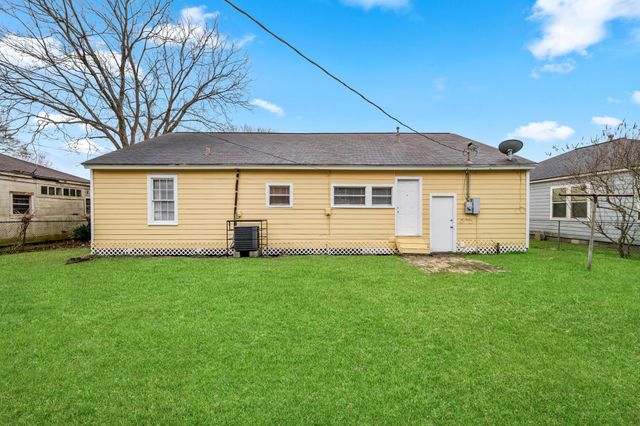 1130 17th Avenue N, Texas City, TX 77590