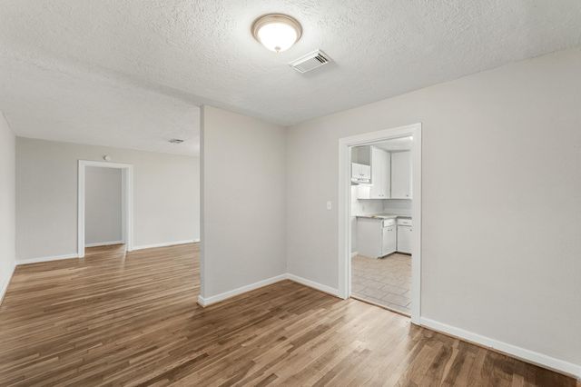 1130 17th Avenue N, Texas City, TX 77590