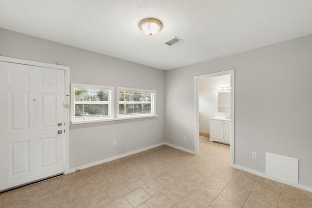 1130 17th Avenue N, Texas City, TX 77590
