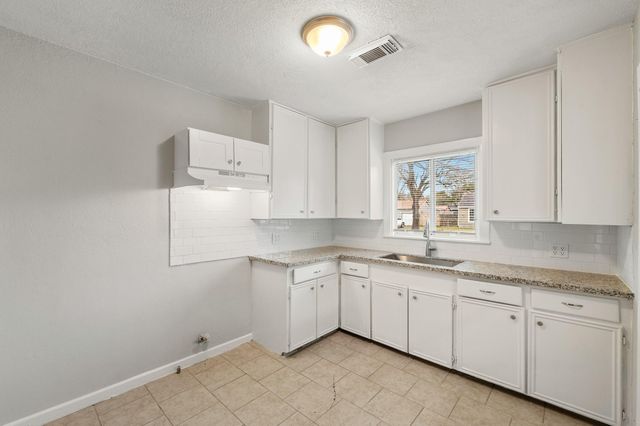 1130 17th Avenue N, Texas City, TX 77590