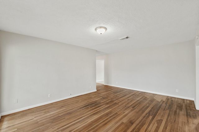 1130 17th Avenue N, Texas City, TX 77590
