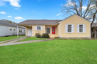 1130 17th Avenue N, Texas City, TX 77590