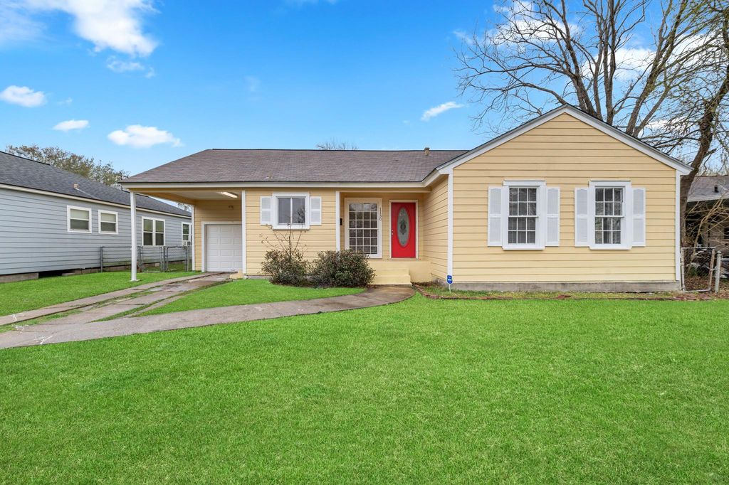 1130 17th Avenue N, Texas City, TX 77590
