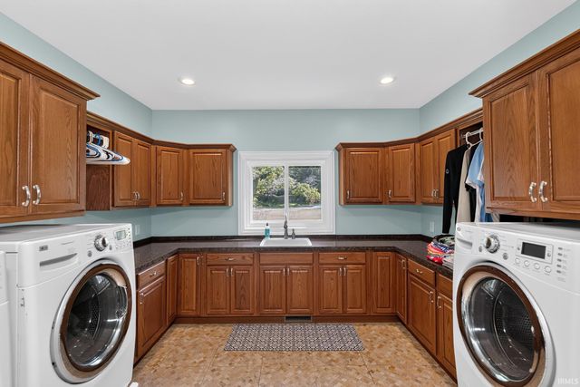 54725 County Road 33, Middlebury, IN 46540