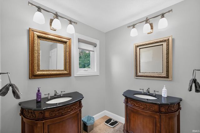 54725 County Road 33, Middlebury, IN 46540