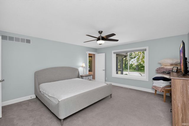 54725 County Road 33, Middlebury, IN 46540