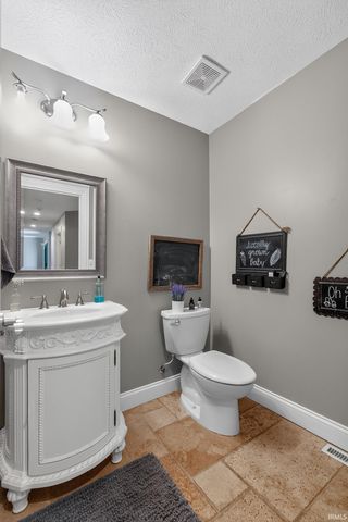 54725 County Road 33, Middlebury, IN 46540