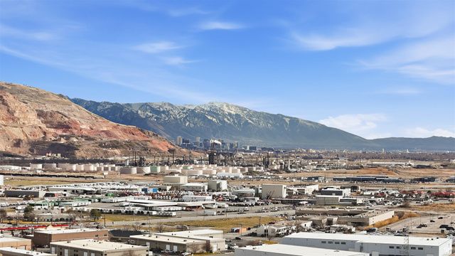 928 CHATHAM DR, North Salt Lake, UT 84054