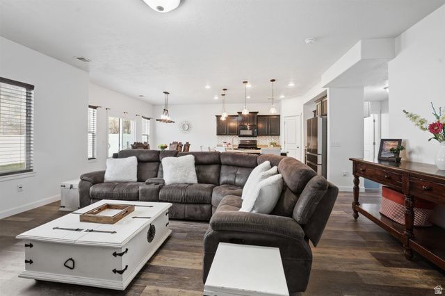 928 CHATHAM DR, North Salt Lake, UT 84054