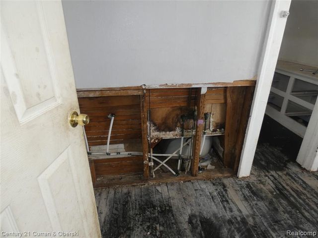 2301 Fullerton Street, Detroit, MI 48238