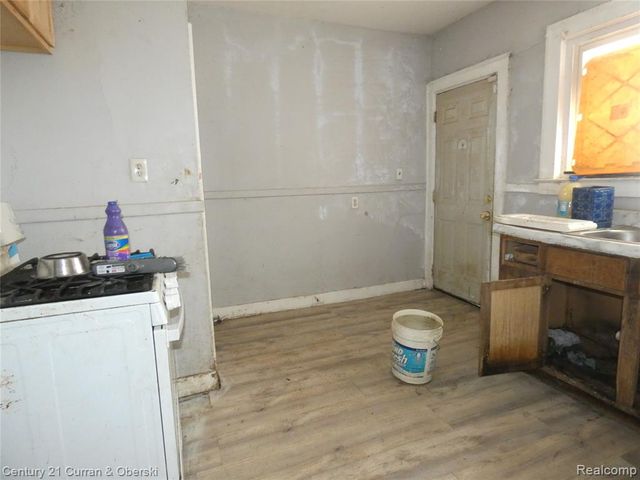 2301 Fullerton Street, Detroit, MI 48238