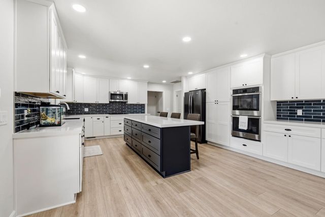 2412 Chianti Cir, Modesto, CA 95356
