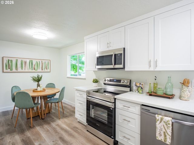 16927 Ne GLISAN St, Portland, OR 97230