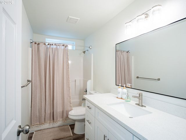 16927 Ne GLISAN St, Portland, OR 97230