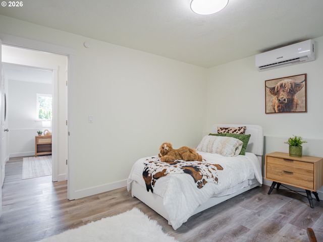 16927 Ne GLISAN St, Portland, OR 97230