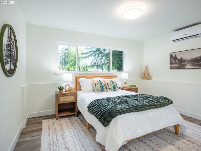 16927 Ne GLISAN St, Portland, OR 97230