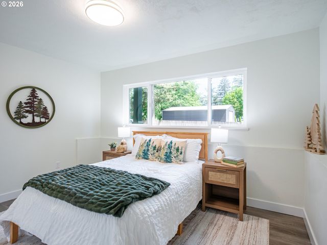 16927 Ne GLISAN St, Portland, OR 97230