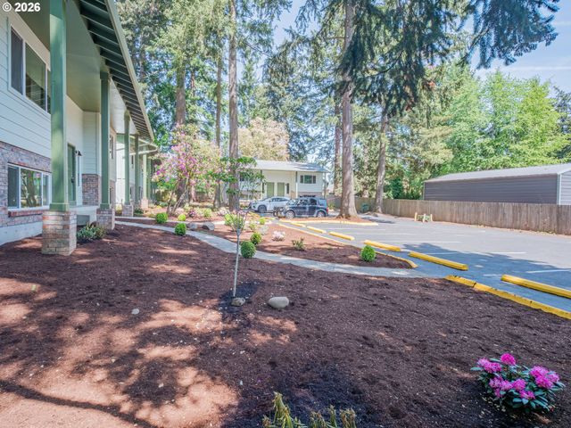 16927 Ne GLISAN St, Portland, OR 97230