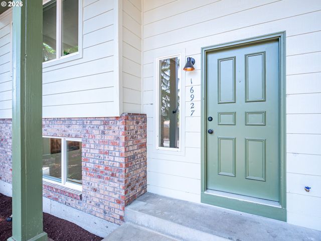 16927 Ne GLISAN St, Portland, OR 97230