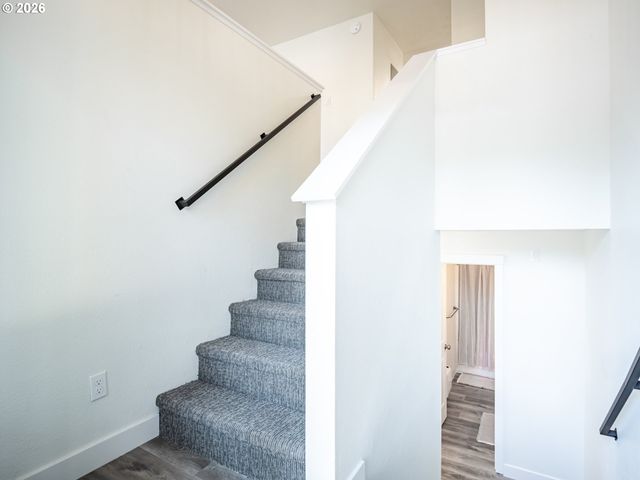 16927 Ne GLISAN St, Portland, OR 97230