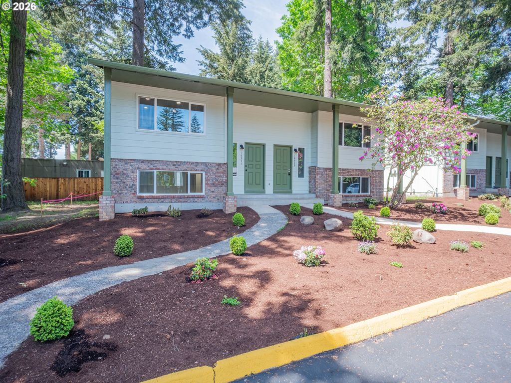 16927 Ne GLISAN St, Portland, OR 97230