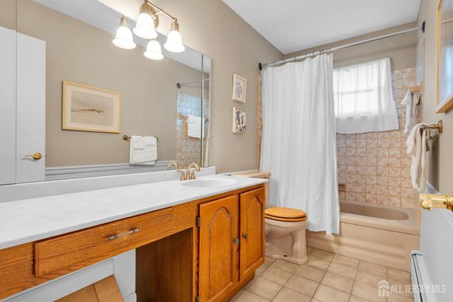 104 Tracy Drive, Fords, NJ 08863
