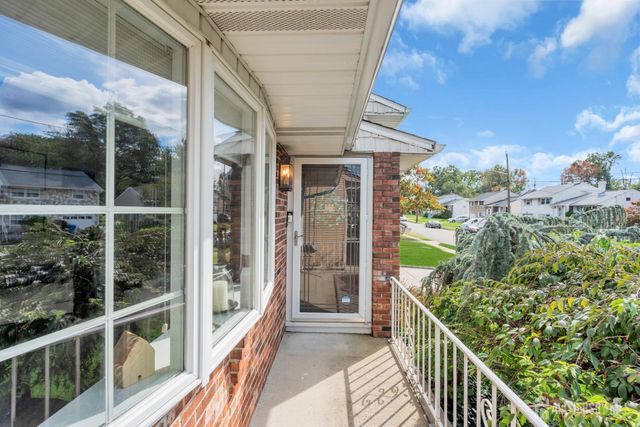 104 Tracy Drive, Fords, NJ 08863