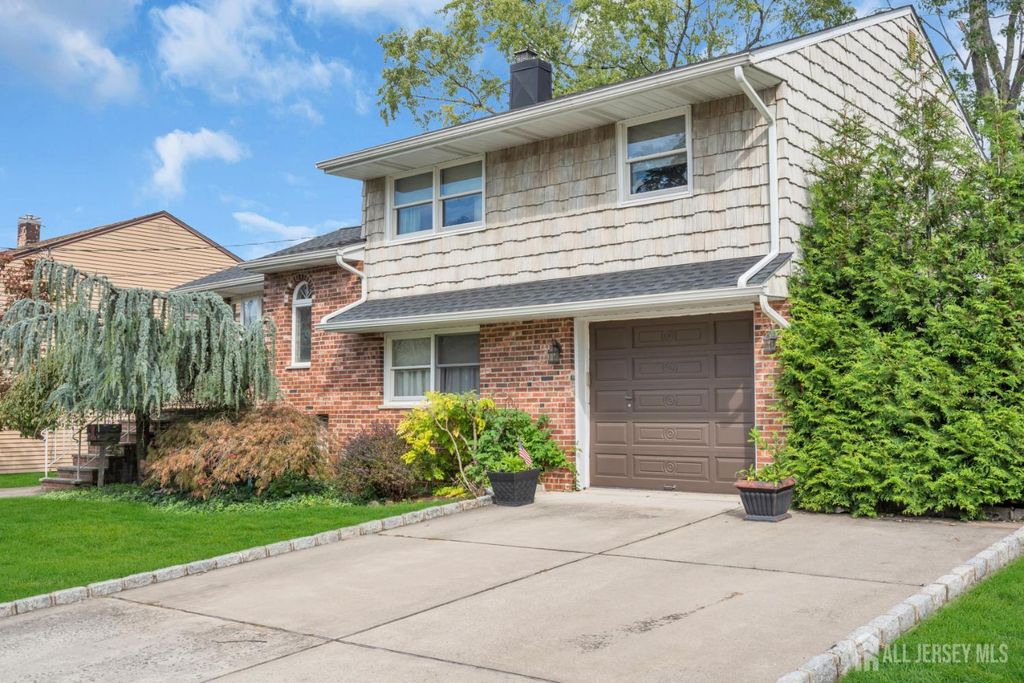 104 Tracy Drive, Fords, NJ 08863
