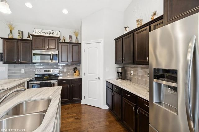 4653 SE Grosbeak Point, West Des Moines, IA 50265
