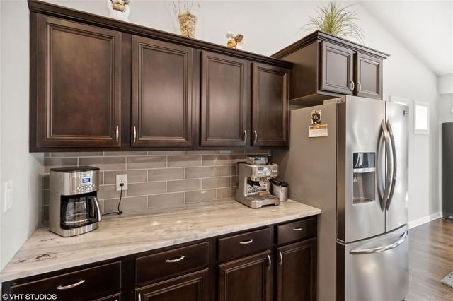 4653 SE Grosbeak Point, West Des Moines, IA 50265