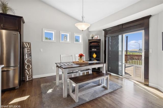 4653 SE Grosbeak Point, West Des Moines, IA 50265