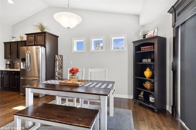 4653 SE Grosbeak Point, West Des Moines, IA 50265