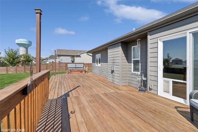 4653 SE Grosbeak Point, West Des Moines, IA 50265