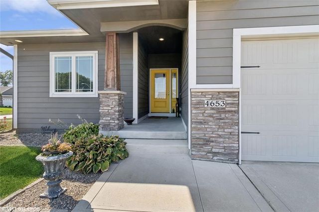 4653 SE Grosbeak Point, West Des Moines, IA 50265