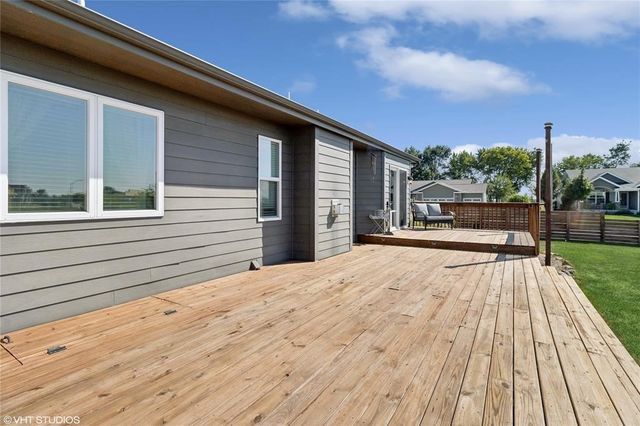 4653 SE Grosbeak Point, West Des Moines, IA 50265