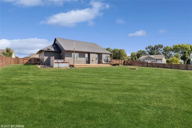 4653 SE Grosbeak Point, West Des Moines, IA 50265