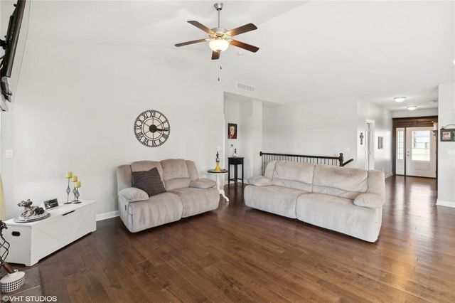 4653 SE Grosbeak Point, West Des Moines, IA 50265