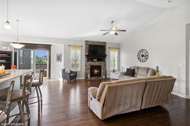 4653 SE Grosbeak Point, West Des Moines, IA 50265