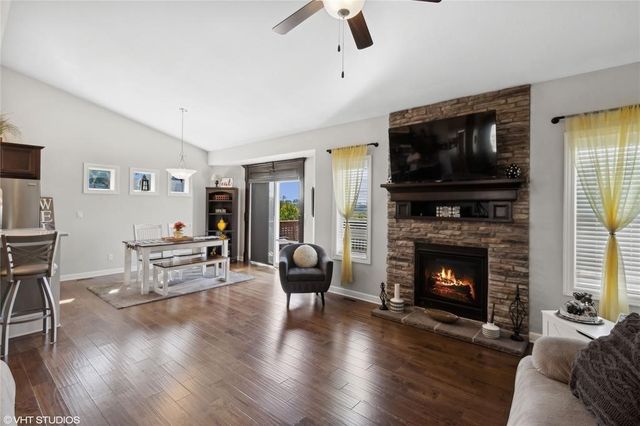 4653 SE Grosbeak Point, West Des Moines, IA 50265